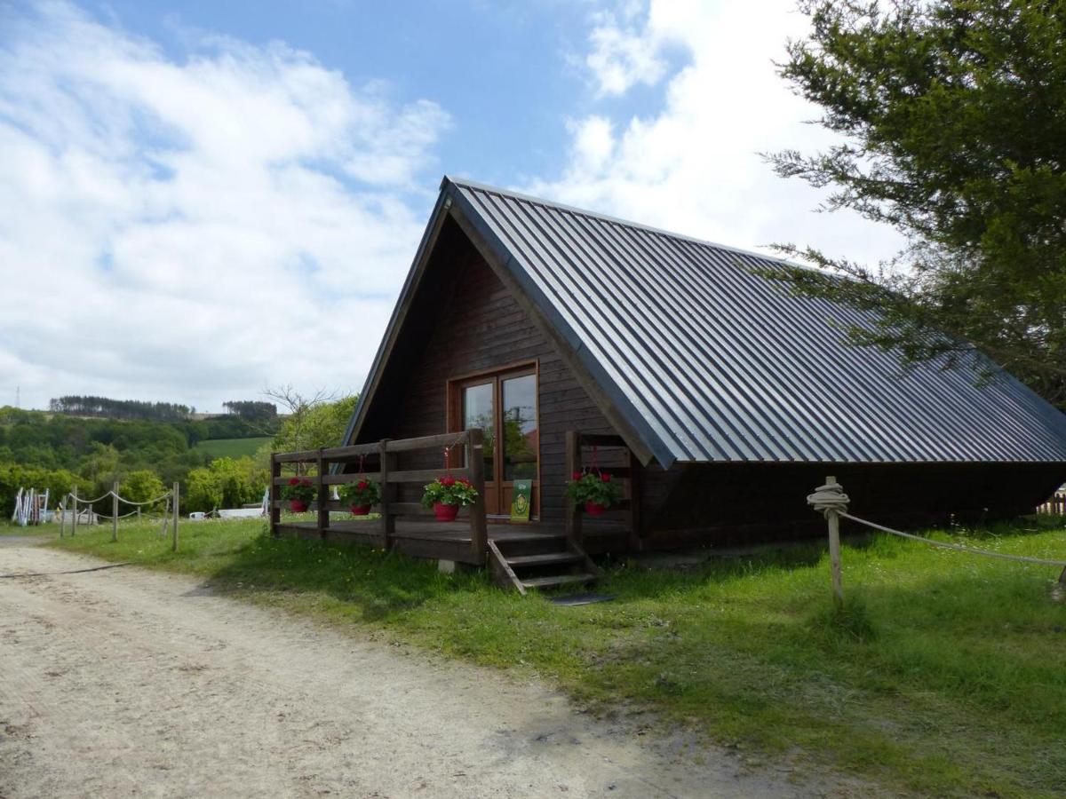 Chalet Familial Pres De Vichy, Terrasse, Animaux Acceptes - Fr-1-489-274 Le Vernet  Exteriér fotografie